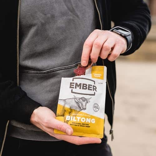 ration de survie "biltong jerky de boeuf ember snacks protéiné & faible en calories (10x28g) | boeuf britannique & irlandais"